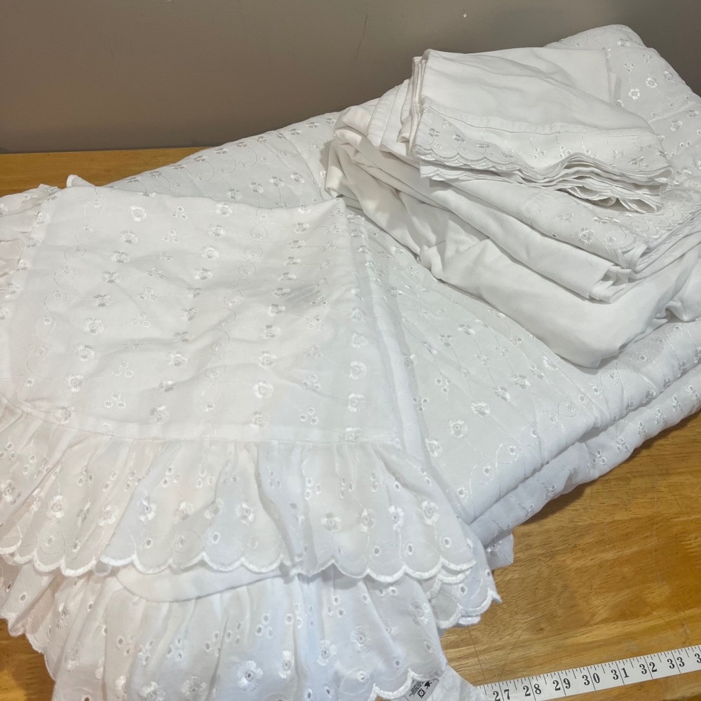 Ellison Vintage White Eyelet Floral Full Comforter Sham and Sheet Set 70/30 USA